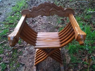 Antica Sedia Savonarola in Legno Intagliato