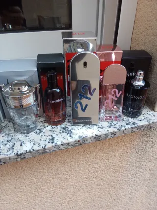 Flascos de colonia vacíos