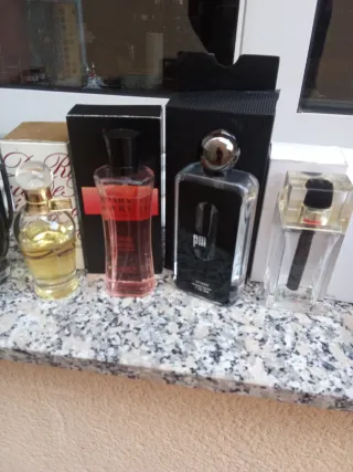 Flascos de colonia vacíos