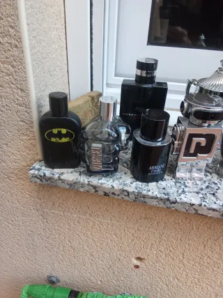 Flascos de colonia vacíos