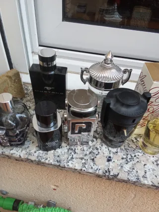 Flascos de colonia vacíos