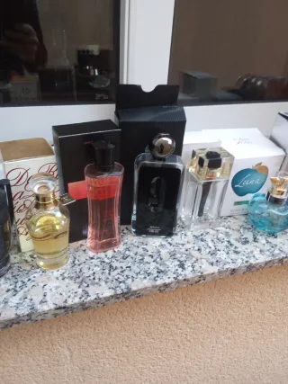 Flascos de colonia vacíos