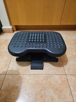 Reposapiés ajustable negro