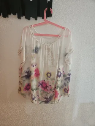 Camiseta floral blanca