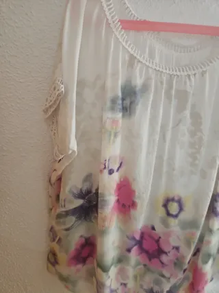 Camiseta floral blanca