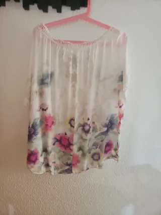 Camiseta floral blanca