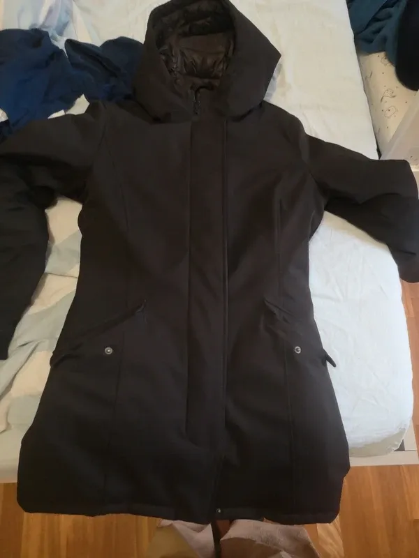 Parka nera usata pochissimo marca Kate Cut