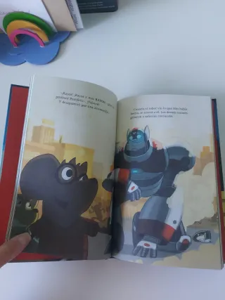 Sito Kesito y su robot gigantesco