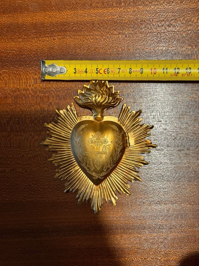 Corazón relicario dorado