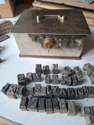 Lote tipos imprenta antiguos metal
