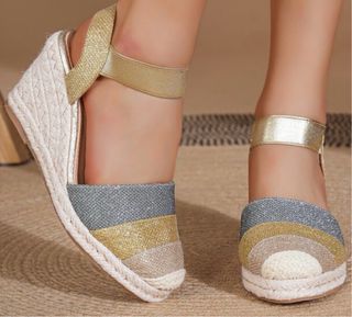 Sandalias cuña doradas y plateadas