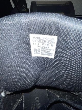 Zapatillas Adidas Negras y Blancas