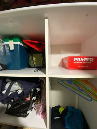 Armario blanco de dos puertas