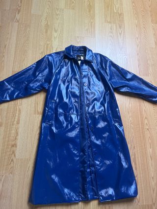 Gabardina azul eléctrico