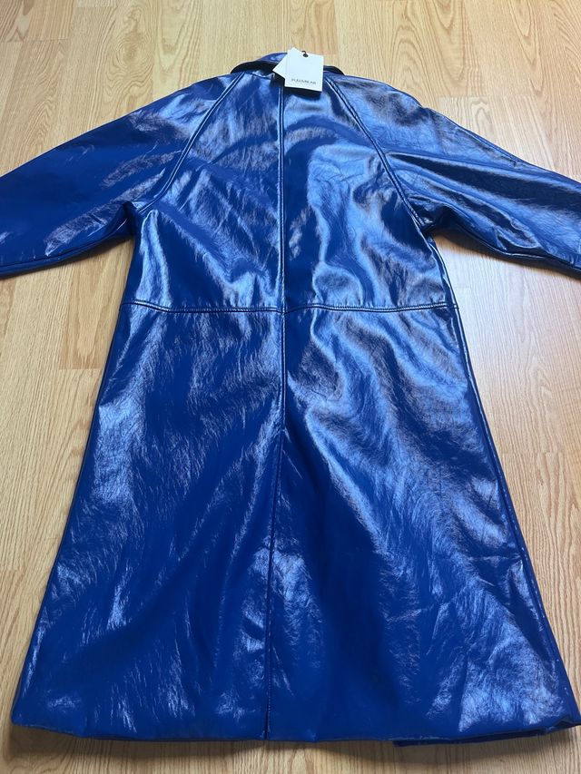 Gabardina azul eléctrico