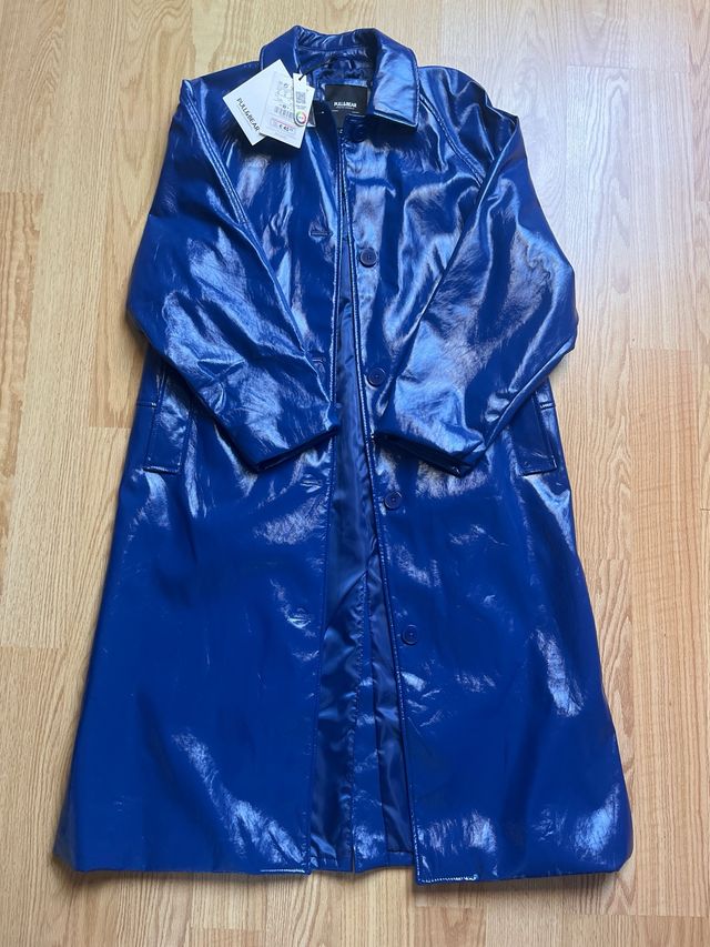 Gabardina azul eléctrico