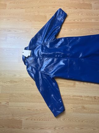 Gabardina azul eléctrico