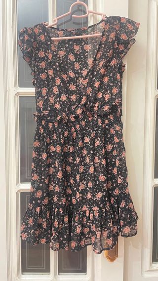 Vestido negro flores Stradivarius Talla S.