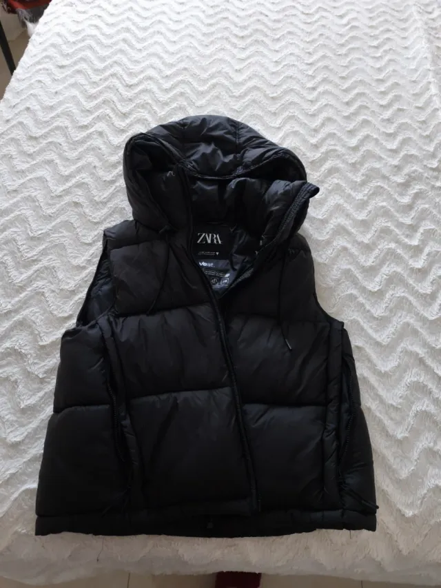 Chaleco Zara Negro con Capucha