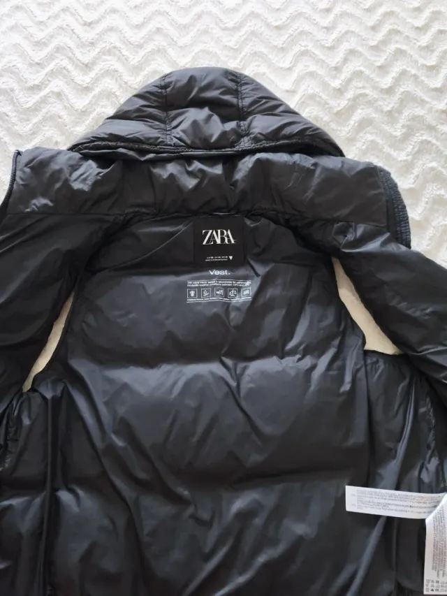 Chaleco Zara Negro con Capucha