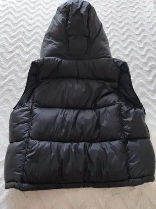 Chaleco Zara Negro con Capucha