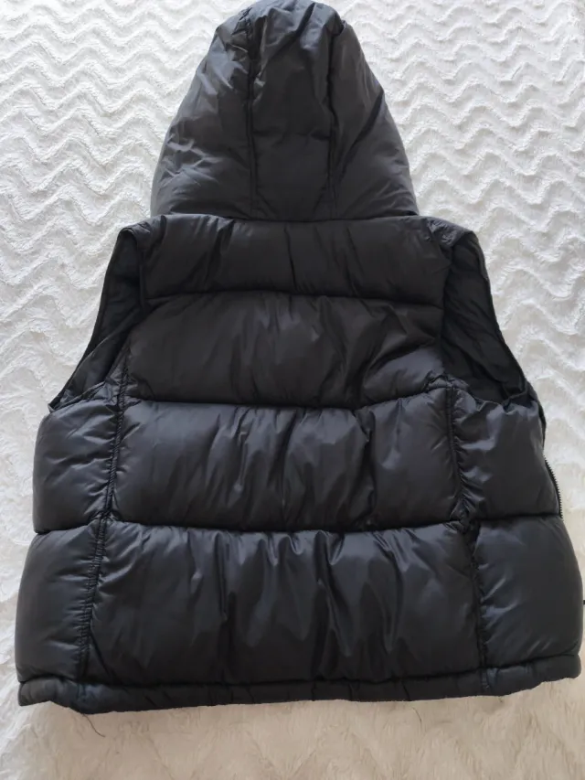 Chaleco Zara Negro con Capucha