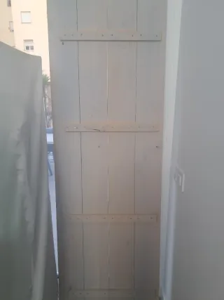 Cabecero de madera escala de grises