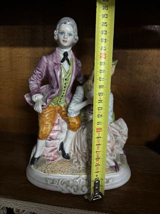 Antica statua coppia in porcellana