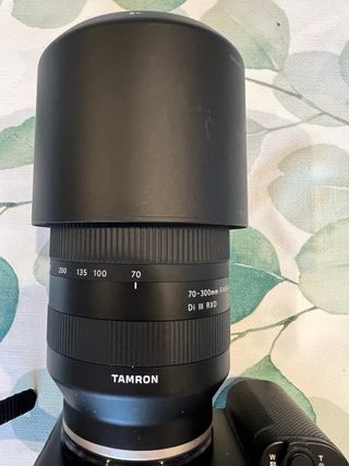 Sony ZV E10 + Tamron 70-300 + Trípode Benro