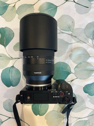 Sony ZV E10 + Tamron 70-300 + Trípode Benro