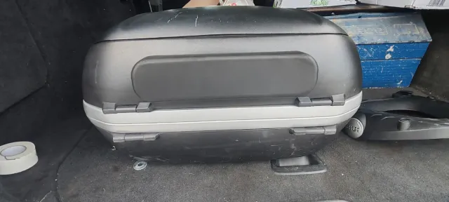 Maleta Top Case Moto Givi Negra con luz de freno