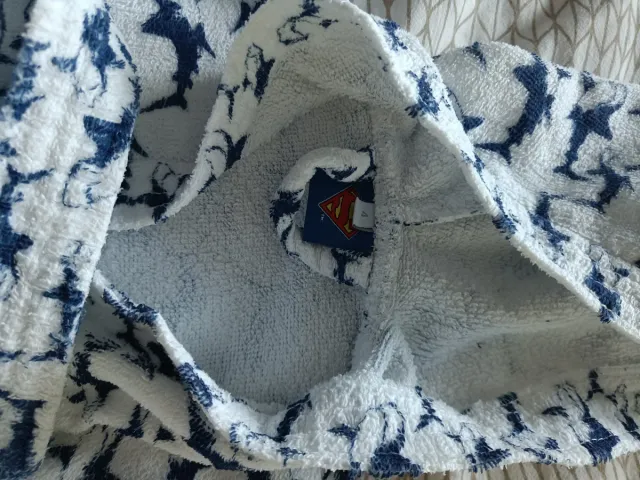 Albornoz infantil tiburones