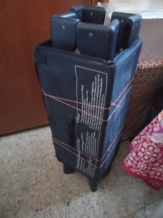 Cuna de viaje azul:20€ y otra de colores:20€