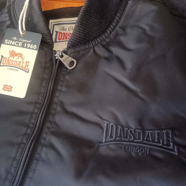 Cazadora Bomber MA1 Lonsdale London, negra