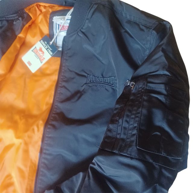 Cazadora Bomber MA1 Lonsdale London, negra