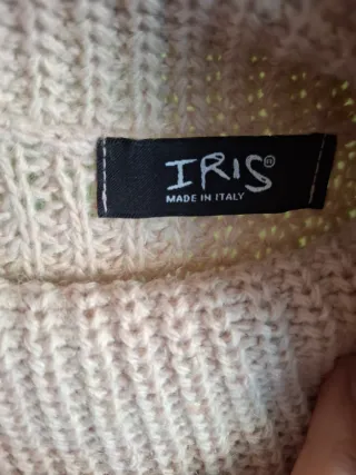 Jersey rosa cuello alto tachuelas