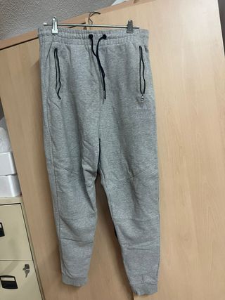 Pantalón Adidas Gris