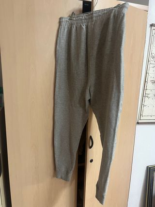 Pantalón Adidas Gris
