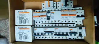 Material electrico lote de interruptores Merlin Ge