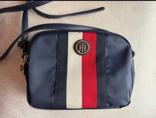 Bolso Tommy Hilfiger azul y rojo