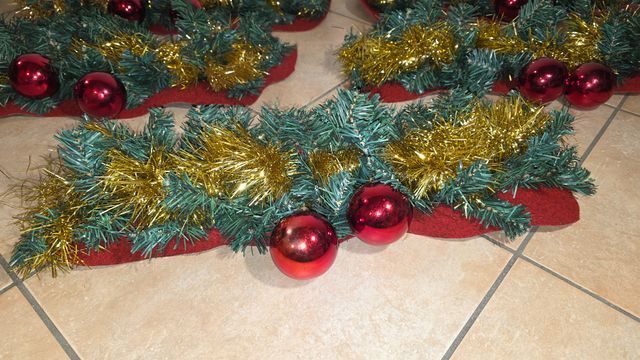 5 Ghirlande Natalizie usate con palline rosse