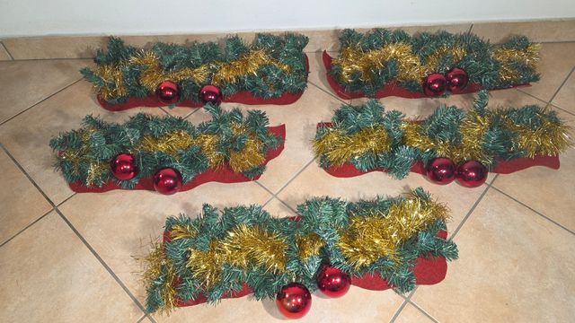 5 Ghirlande Natalizie usate con palline rosse