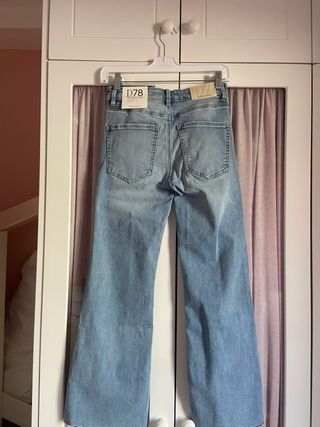 Pantalones campana Stradivarius D78