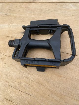 Pedal Bicicleta Derecho Negro Oxidado en la rosca