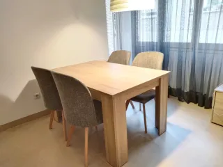 Mesa de comedor de madera