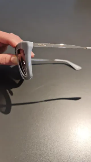 Gafas de Sol Prada grises y planetadas