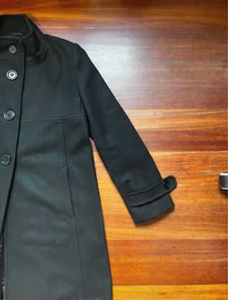 Abrigo negro liso mujer