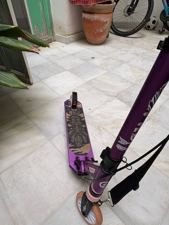 Patinete Oxelo Mid5 Morado, freno manillar
