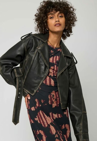 Cazadora Piel Negra Talla s. biker con cinturón