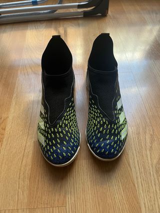 Zapatillas de fútbol sala Adidas Predator. Talla38